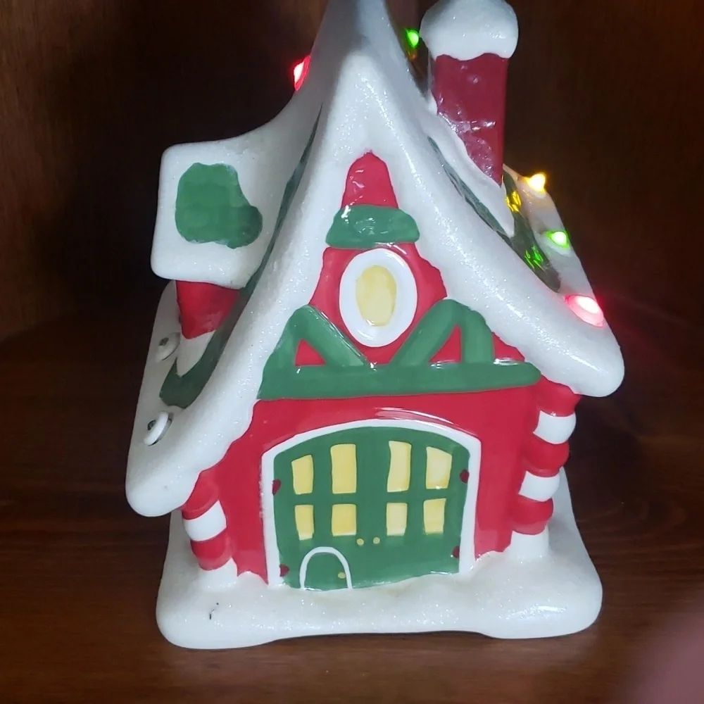 2012 Hallmark Santas Workshop - Music & Lights 8 1/2